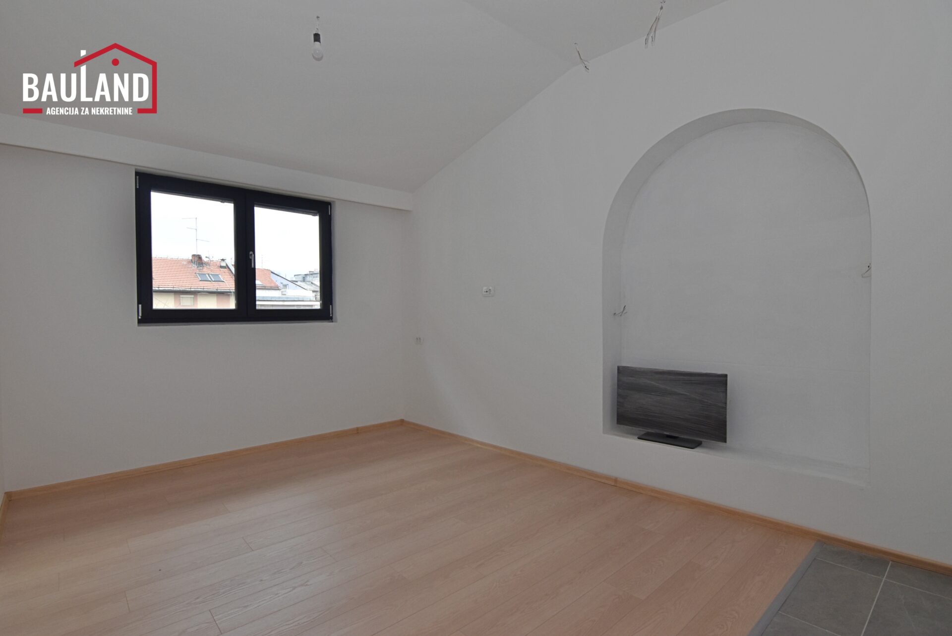 5 prodaje se manji trosoban stan u ulici Jezero Općina Centar