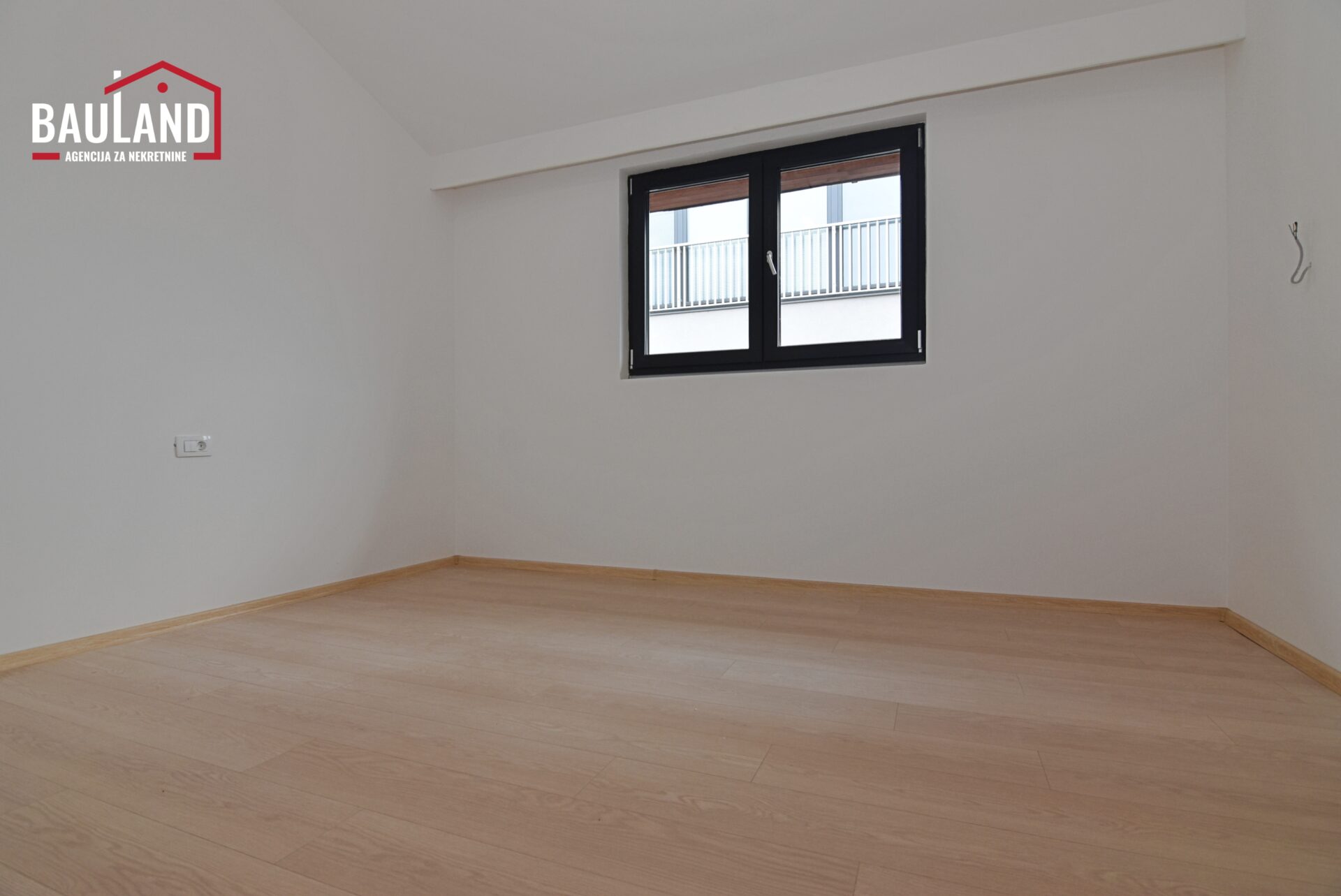 6 na prodaju manji trosoban stan u ulici Jezero uži dio grada Općina Centar