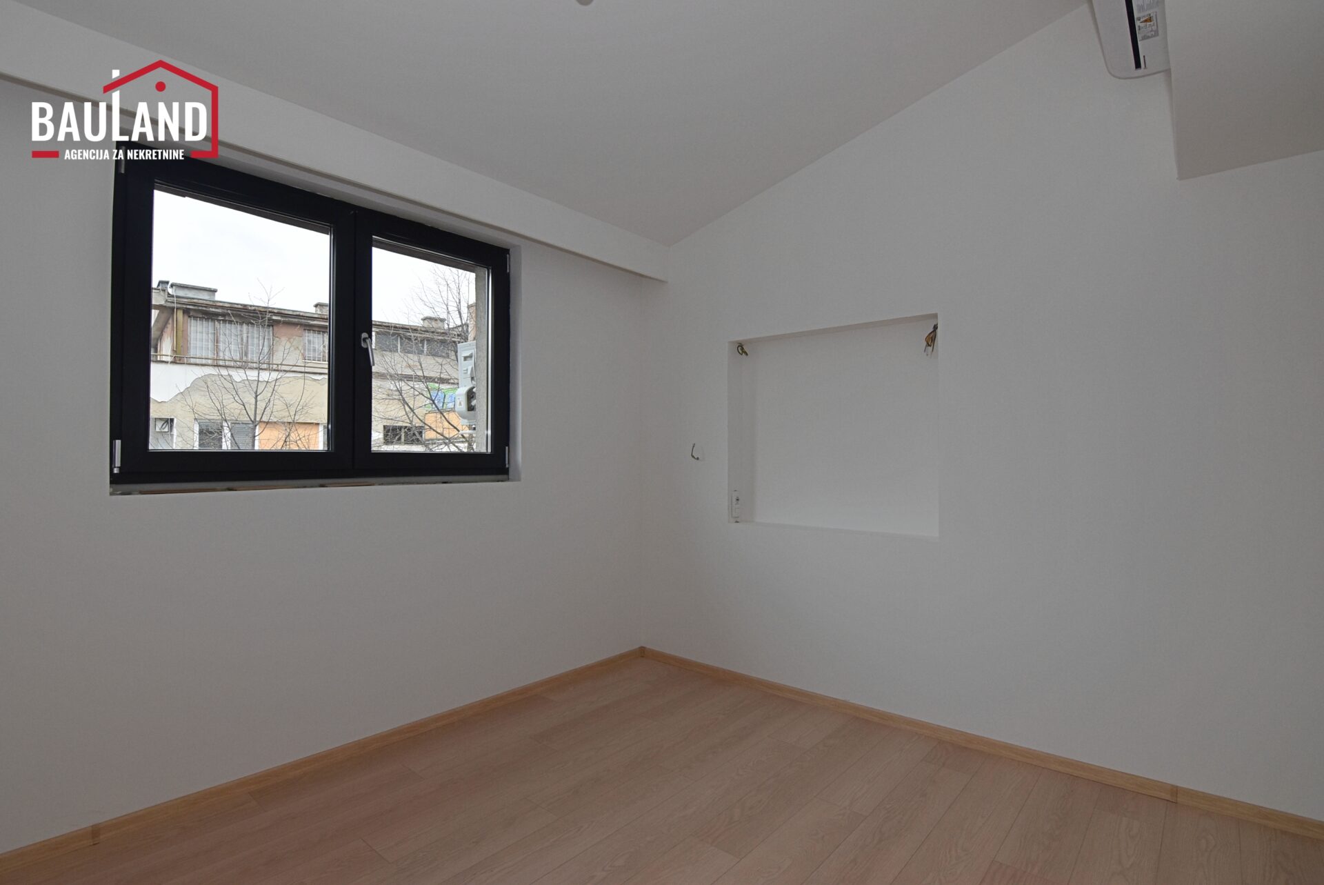 8 prodaje se manji trosoban stan u ulici Jezero Općina Centar