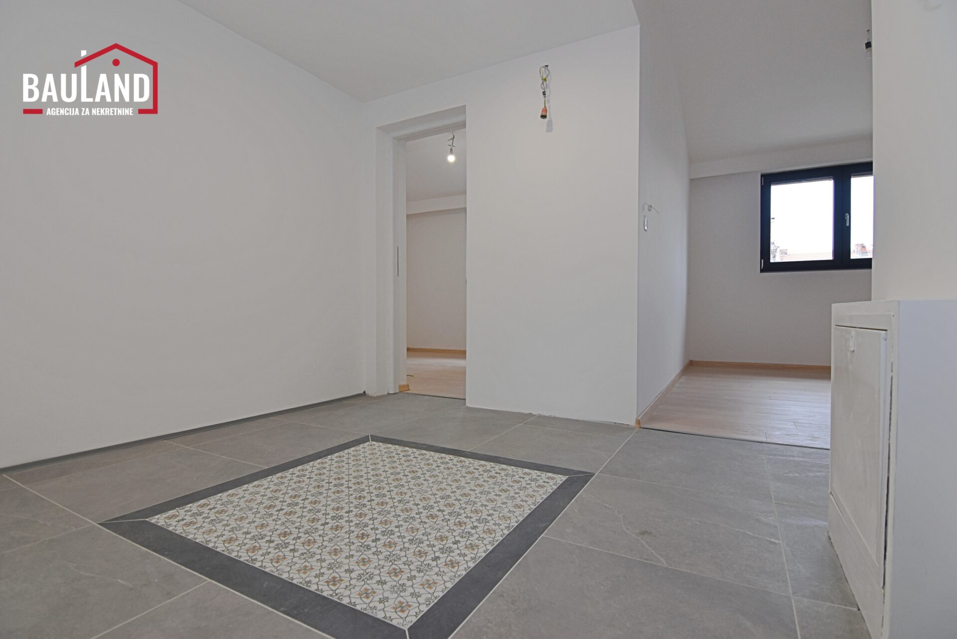 10 prodaja stana 54m2 III sprat ul. Jezero Općina Centar