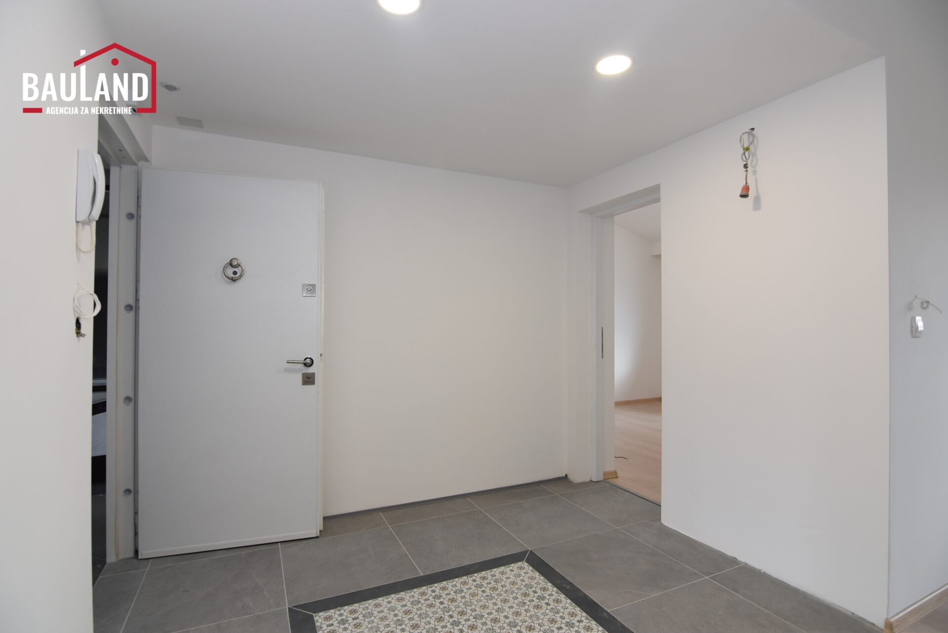 11 prodaja stana ul. Jezero Općina Centar