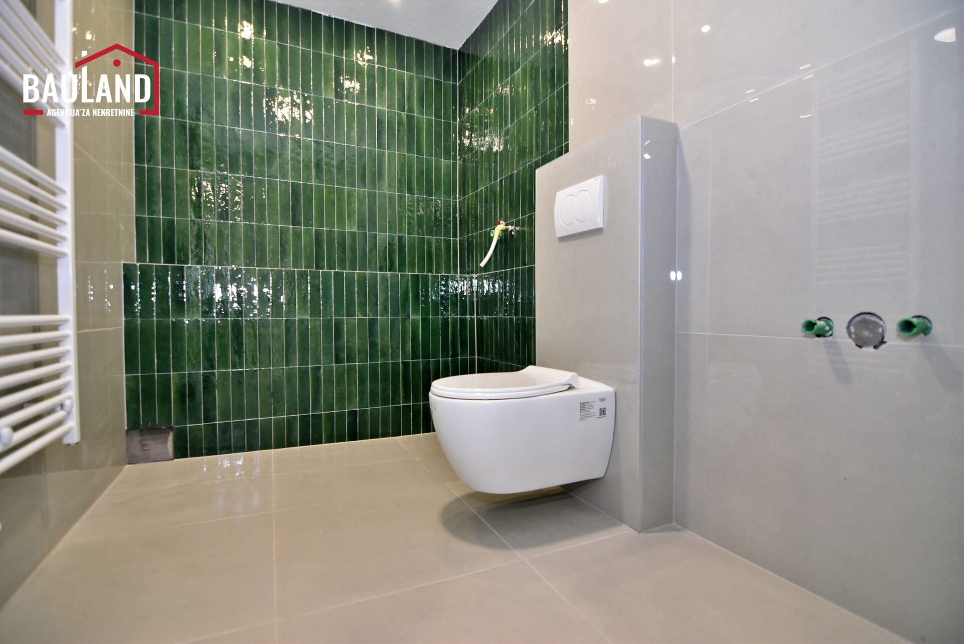 12 na prodaju manji trosoban stan u ulici Jezero Općina Centar