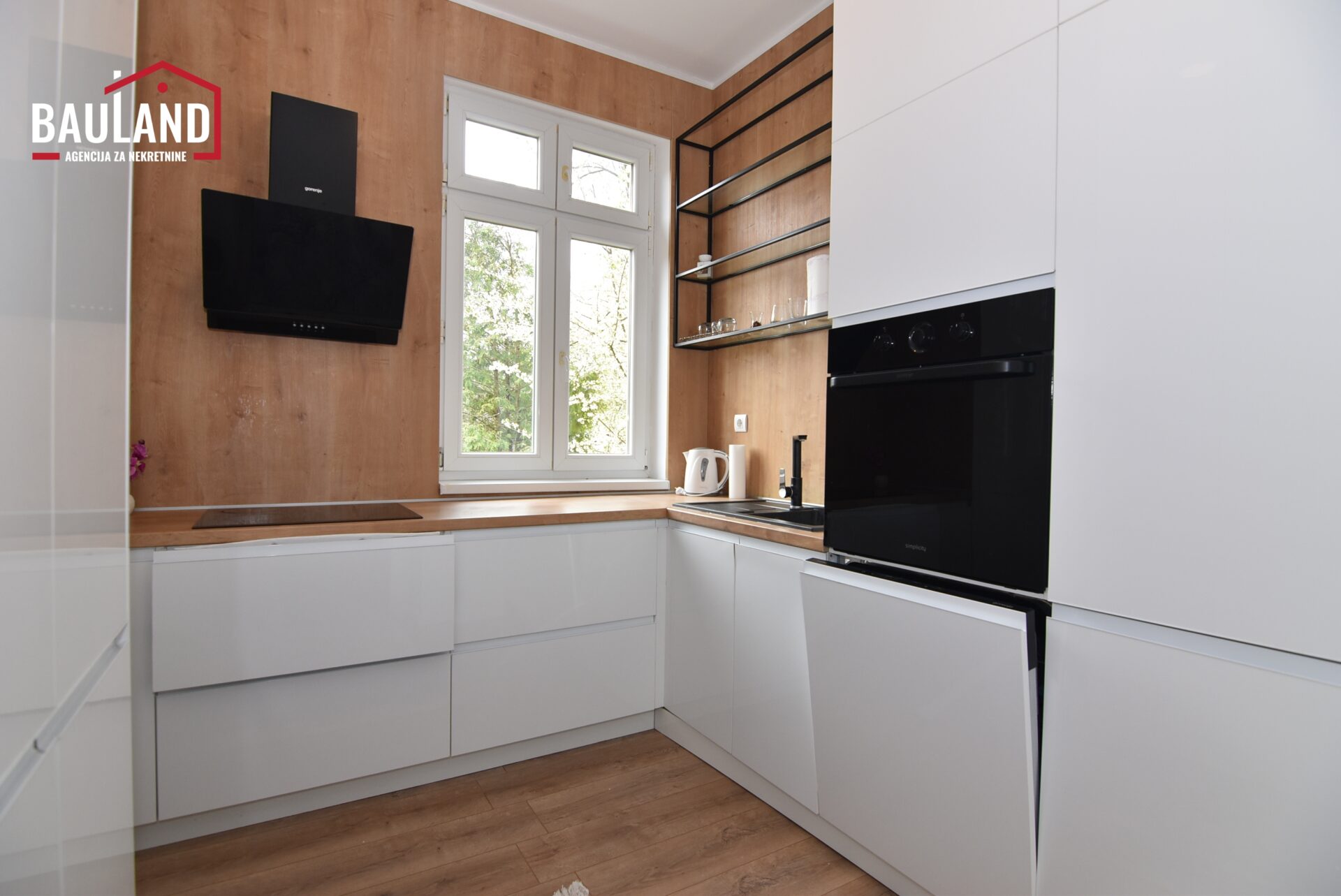 4 iznajmljuje se dvoetažni stan u sklopu privatnog objekta kuće na Vrelu Bosne Ilidža