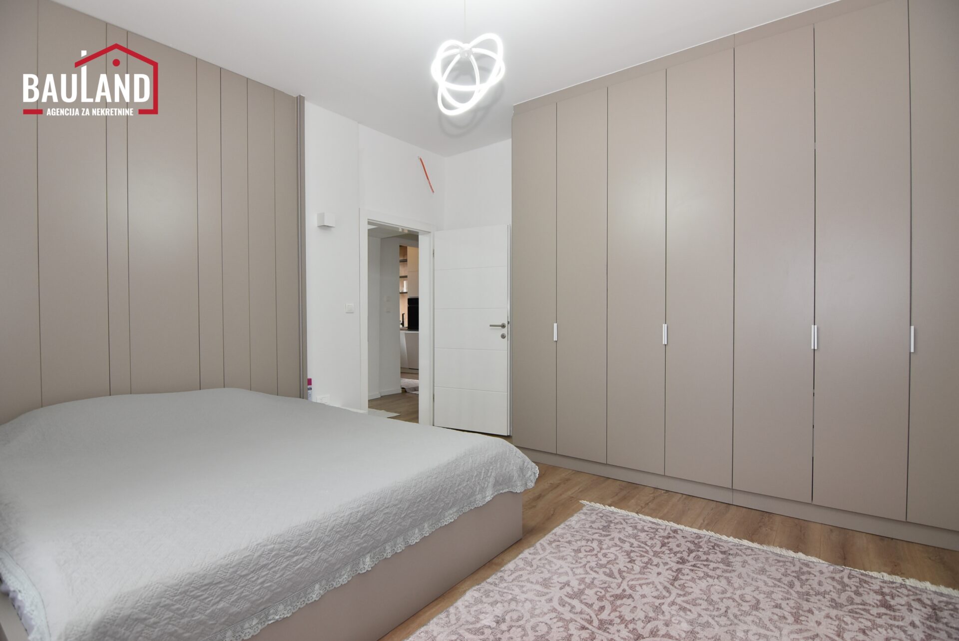 8 iznajmljuje se dvoetažni stan na Vrelu Bosne Općina Ilidža