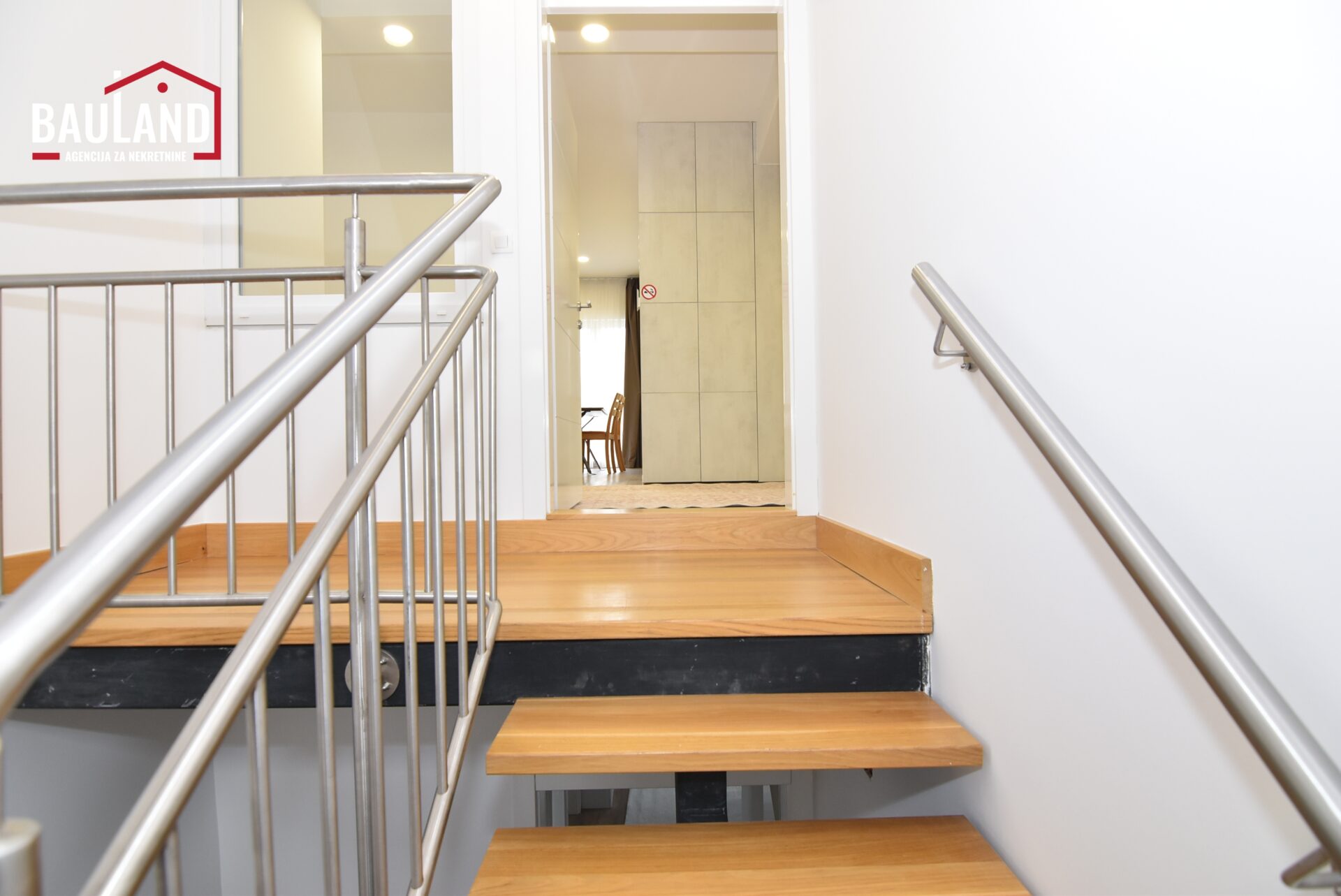 17 dvoetažni stan za najam Općina Ilidža površine 160m2