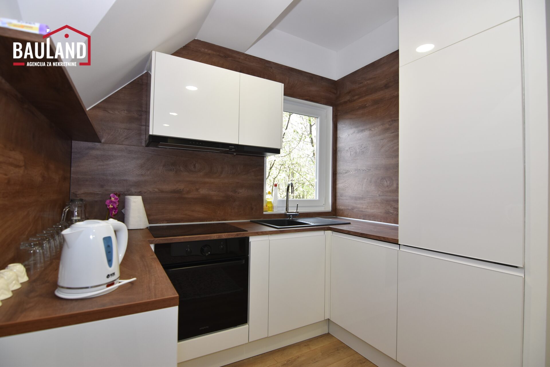 22 izdaje se na duži vremenski period dvoetažni stan na Vrelu Bosne