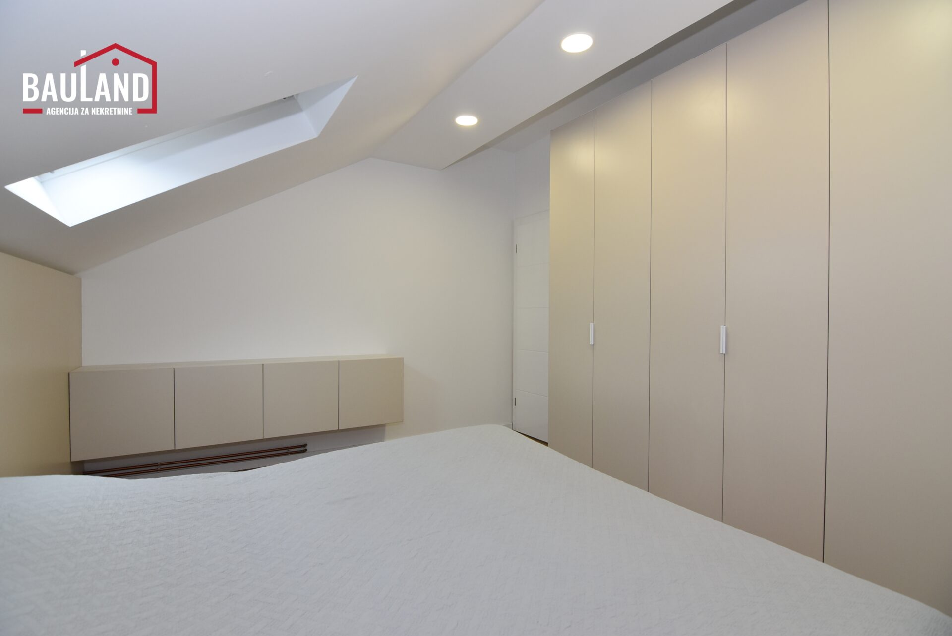 24 stan za najam površine 160m2 Vrelo Bosne Općina Ilidža