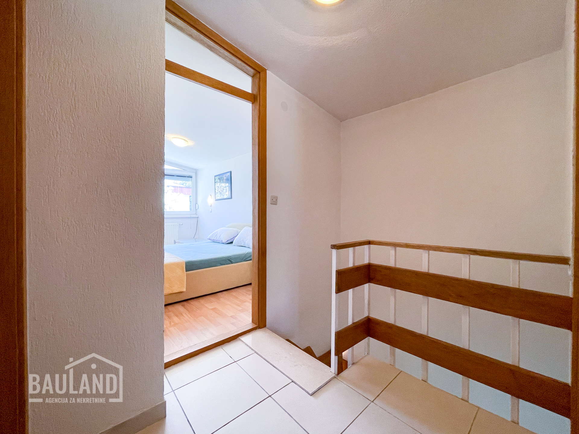 prve-samostalne-kuca-unizu-pejton-3-1