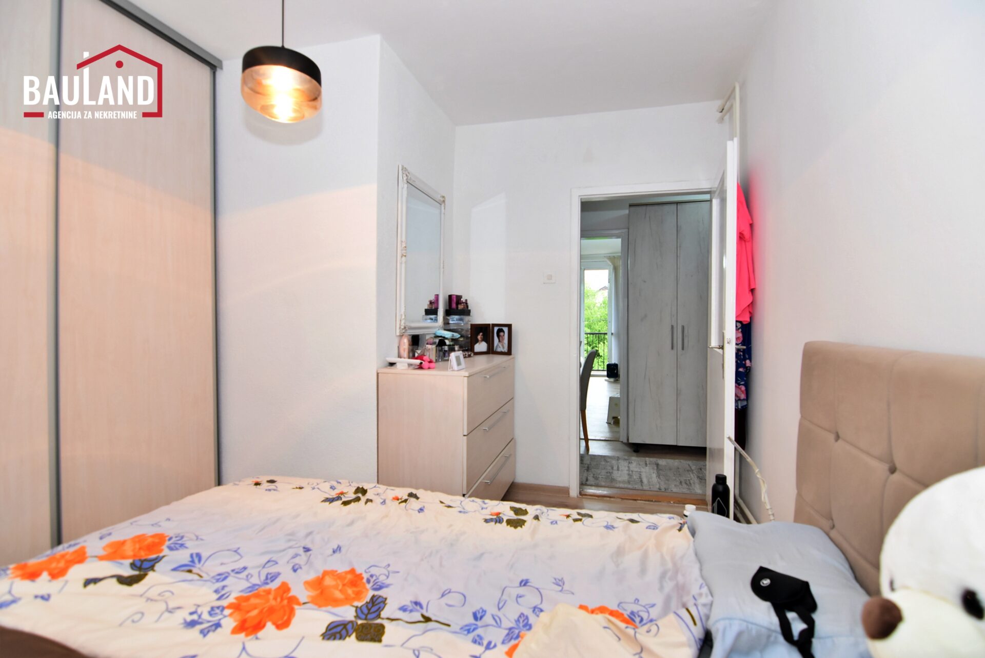 6 trosoban stan za prodaju površine 47m2 I sprat