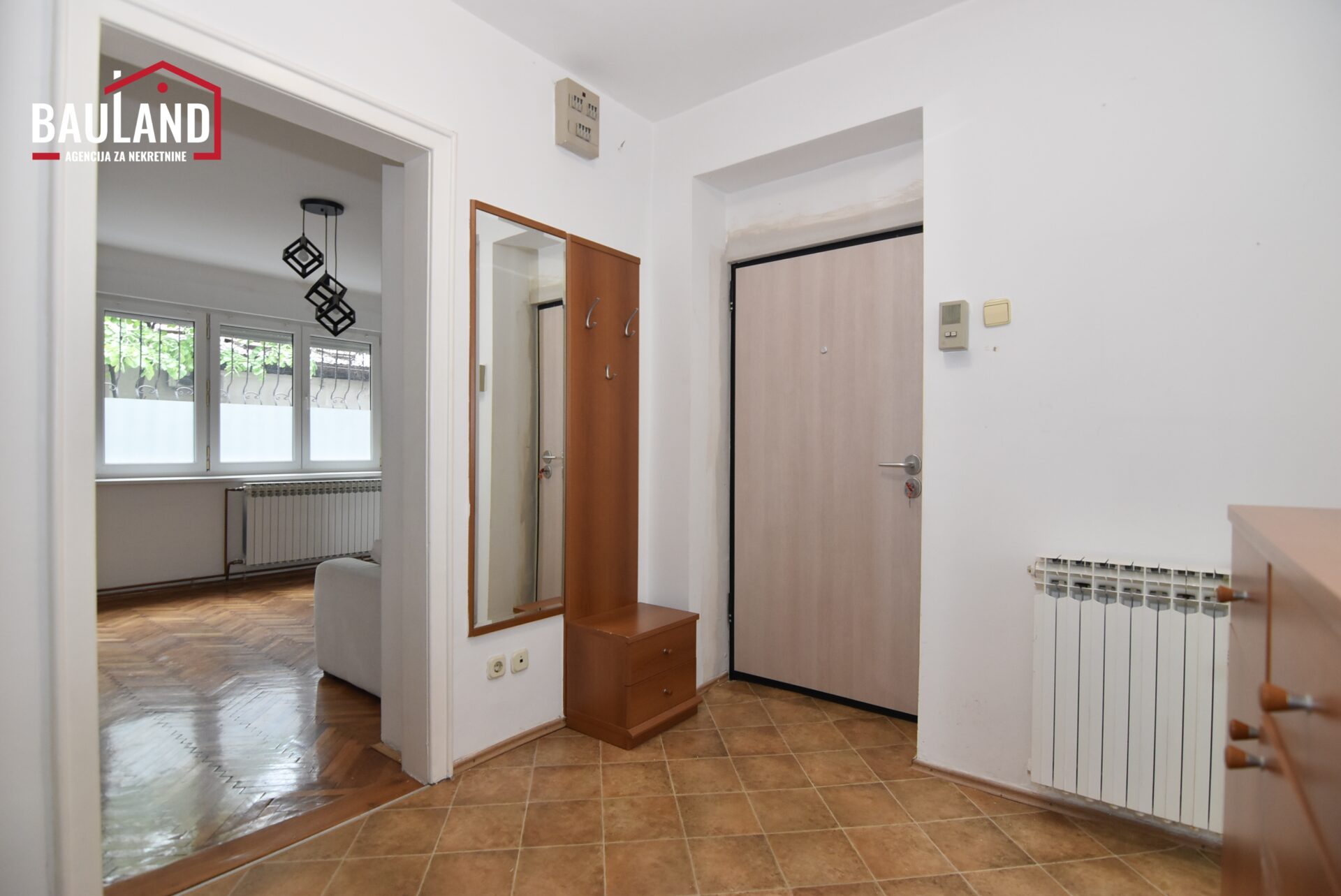 14 trosoban stan u visokom prizemlju za prodaju površine 77m2 Općina Centar