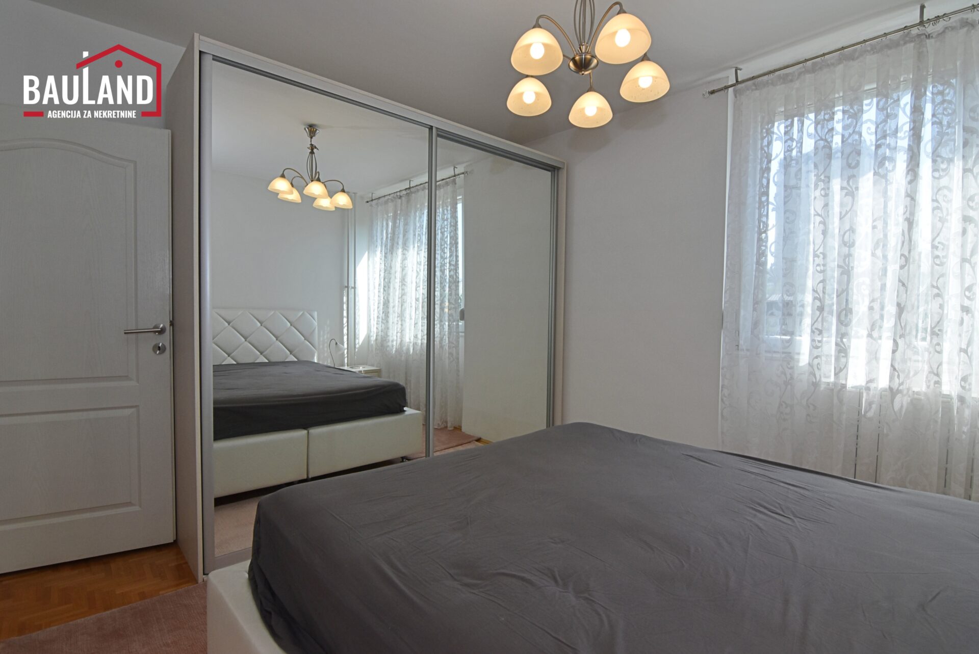 8 stan za najam 82m2 III sprat lift balkon Općina Novo Sarajevo