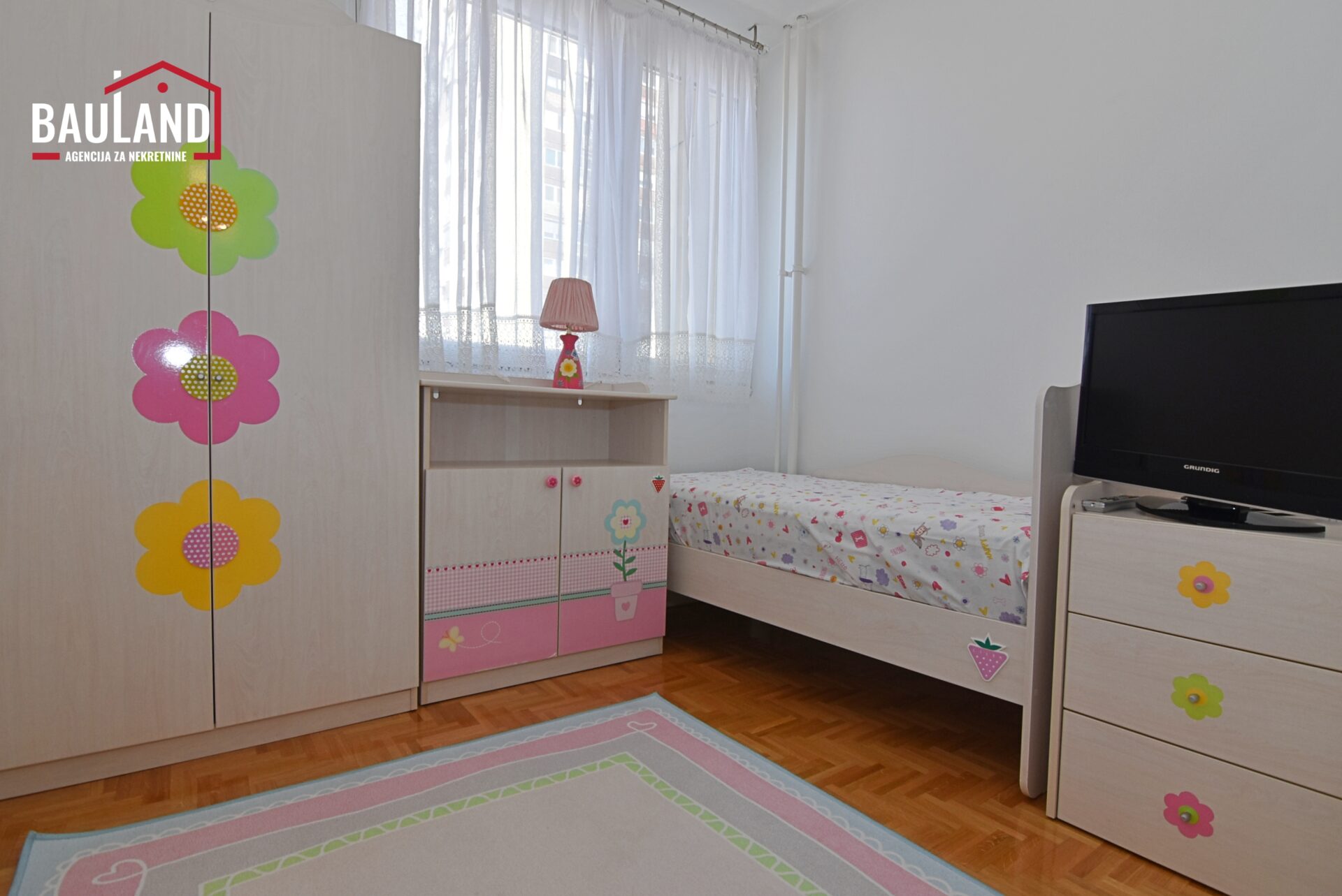 11 stan za najam 82m2 III sprat lift balkon Socijalno Općina Novo Sarajevo