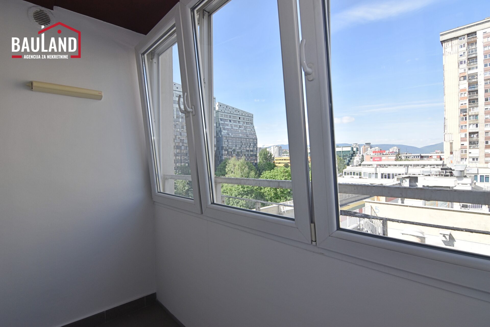 16 stan za najam 82m2 lift balkon Socijalno Općina Novo Sarajevo