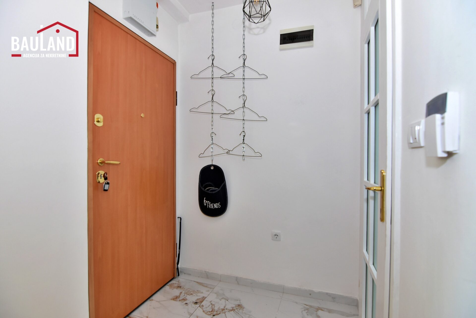9 iznajmljuje se dvosoban namješten stan površine 44m2 visoko prizemlje
