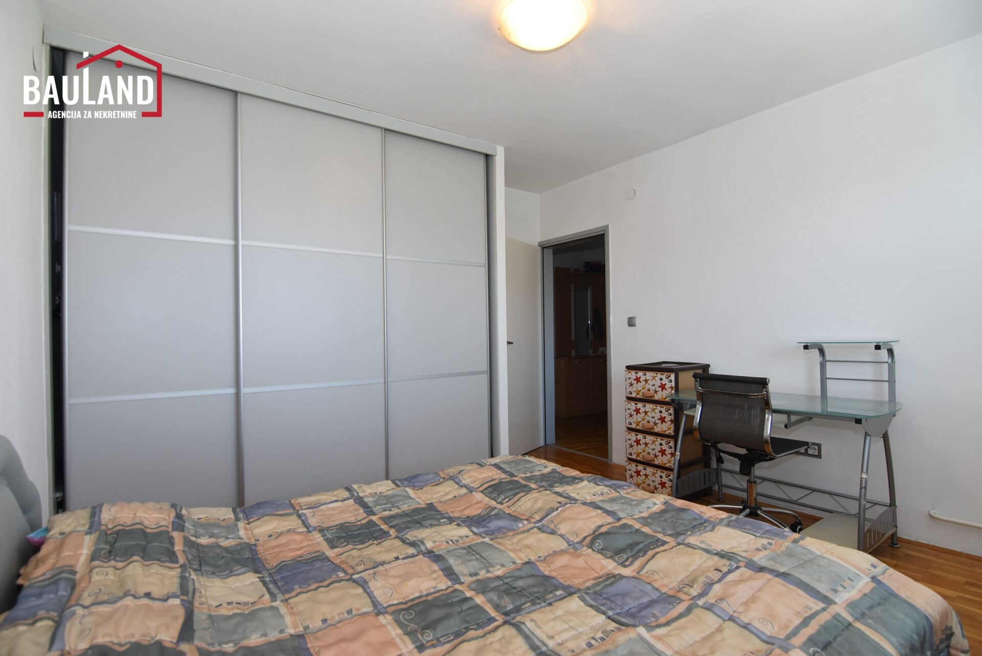 10 prodaja stana 51m2 III sprat zgrada bez lifta