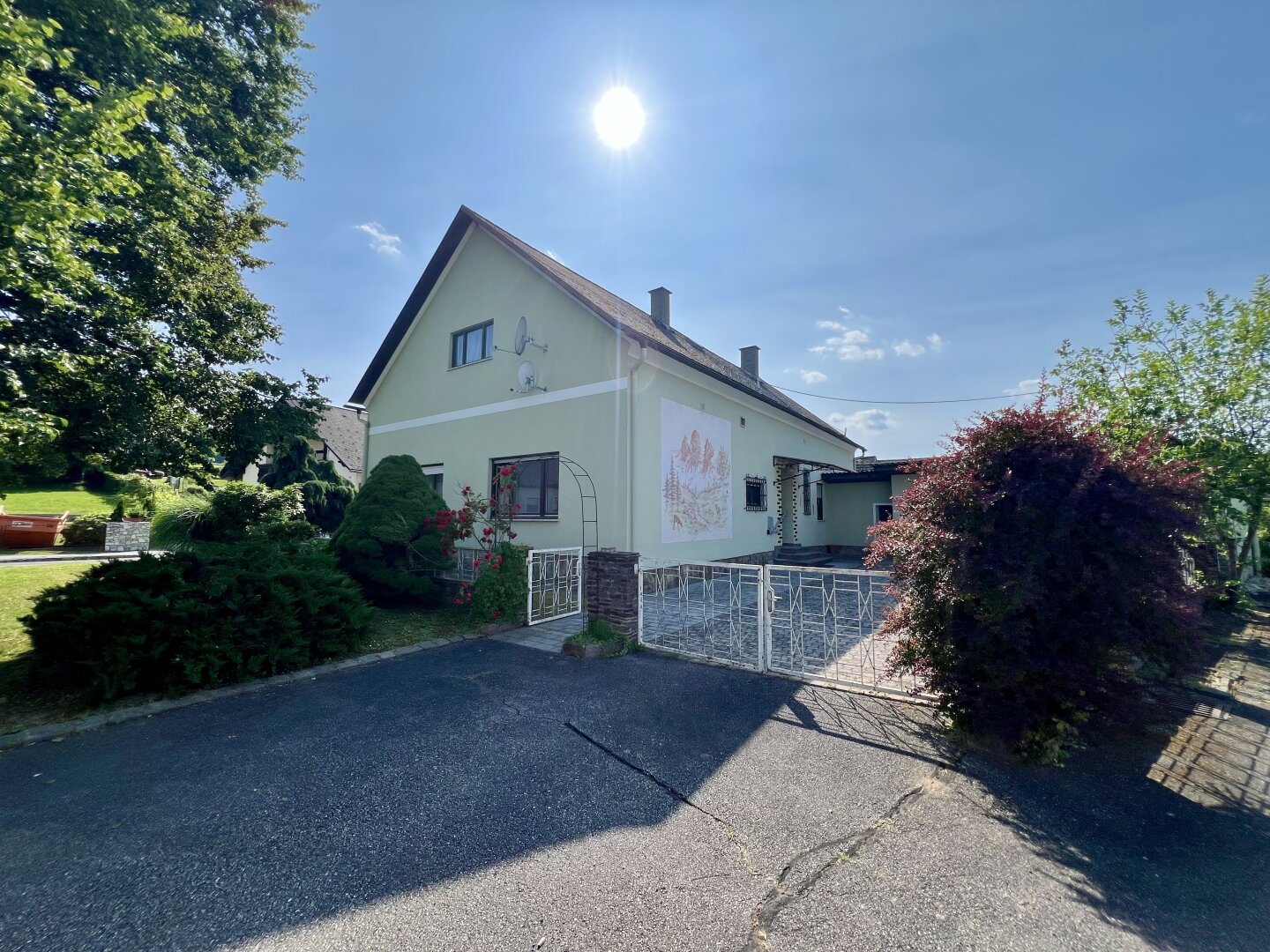Idyllische Dorfruhelage - wohnen und genießen