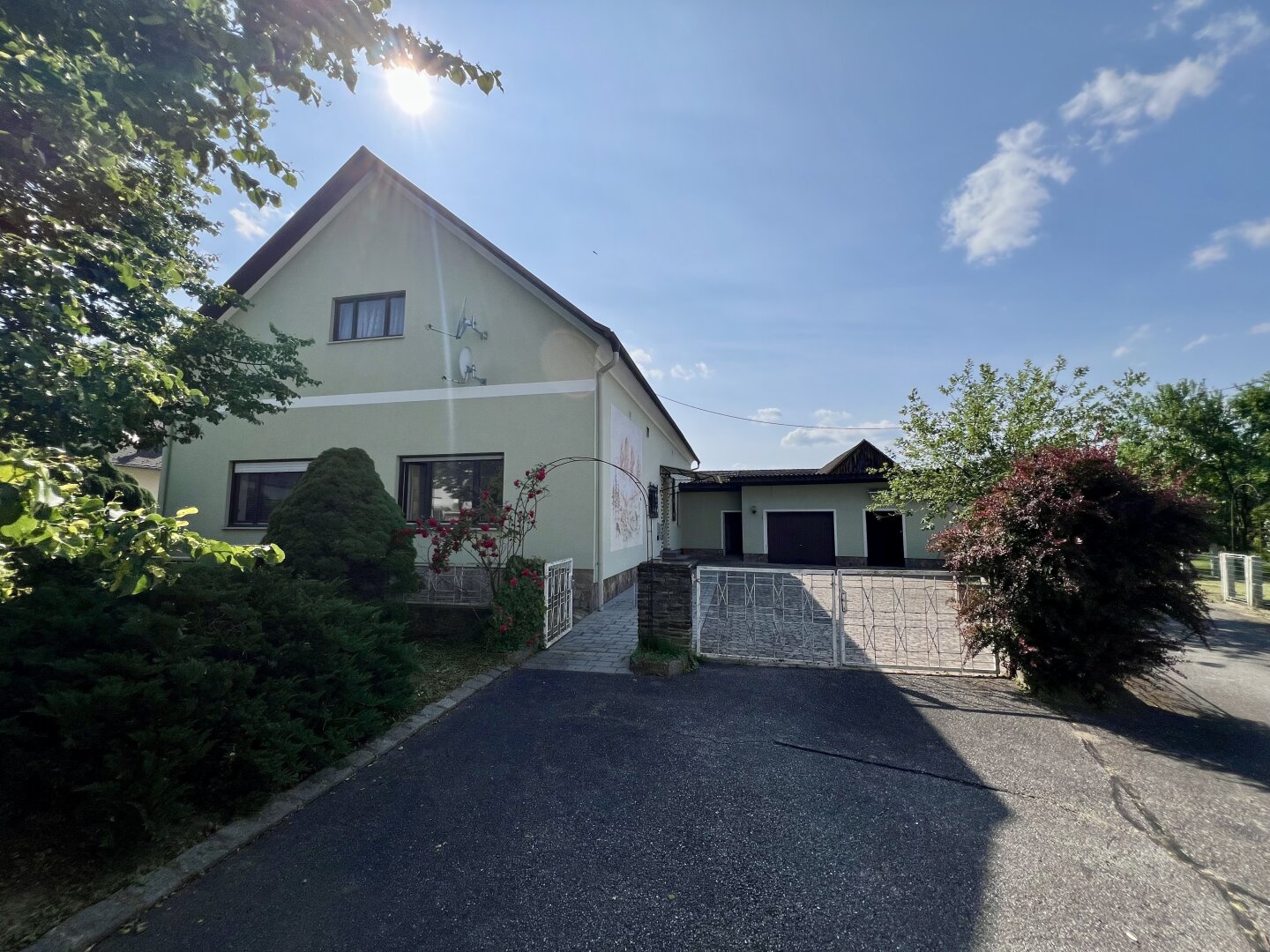 Idyllische Dorfruhelage - wohnen und genießen