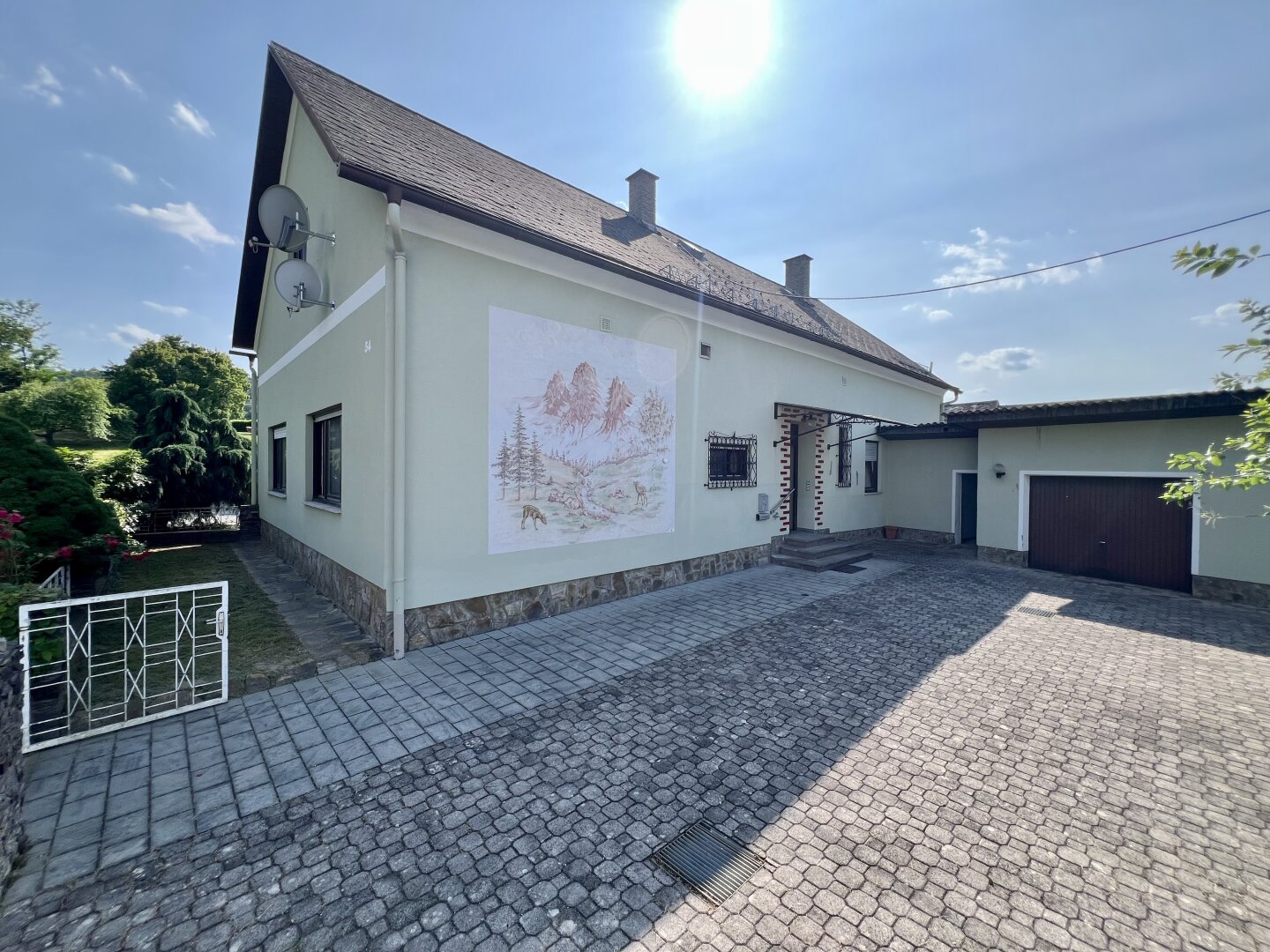 Idyllische Dorfruhelage - wohnen und genießen