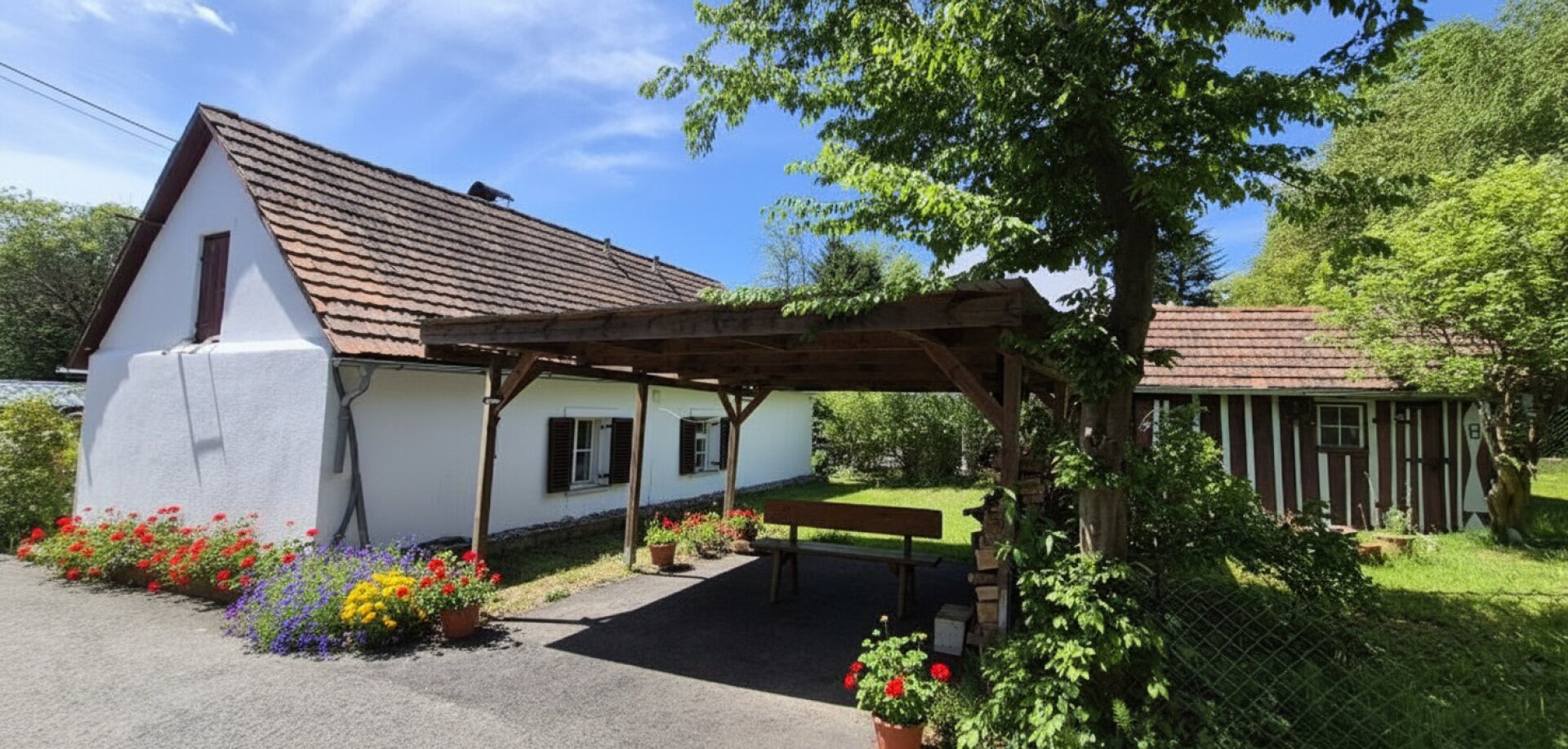 Kleines Häuschen mit schönem Grundstück - Stadtgrenze