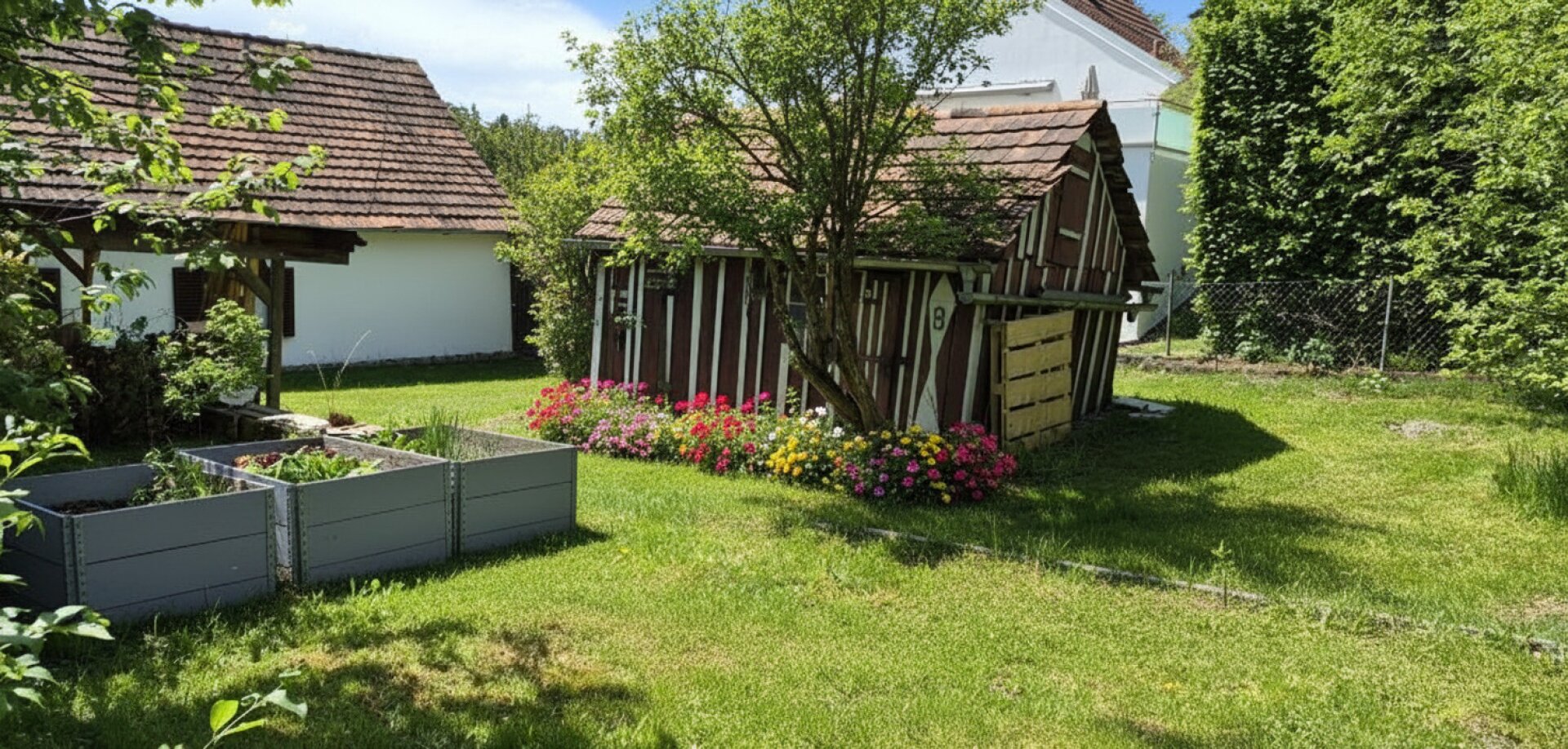 Kleines Häuschen mit schönem Grundstück - Stadtgrenze