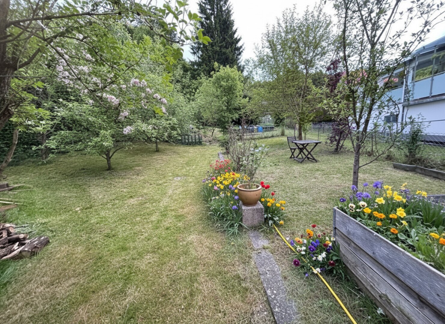 Kleines Häuschen mit schönem Grundstück - Stadtgrenze