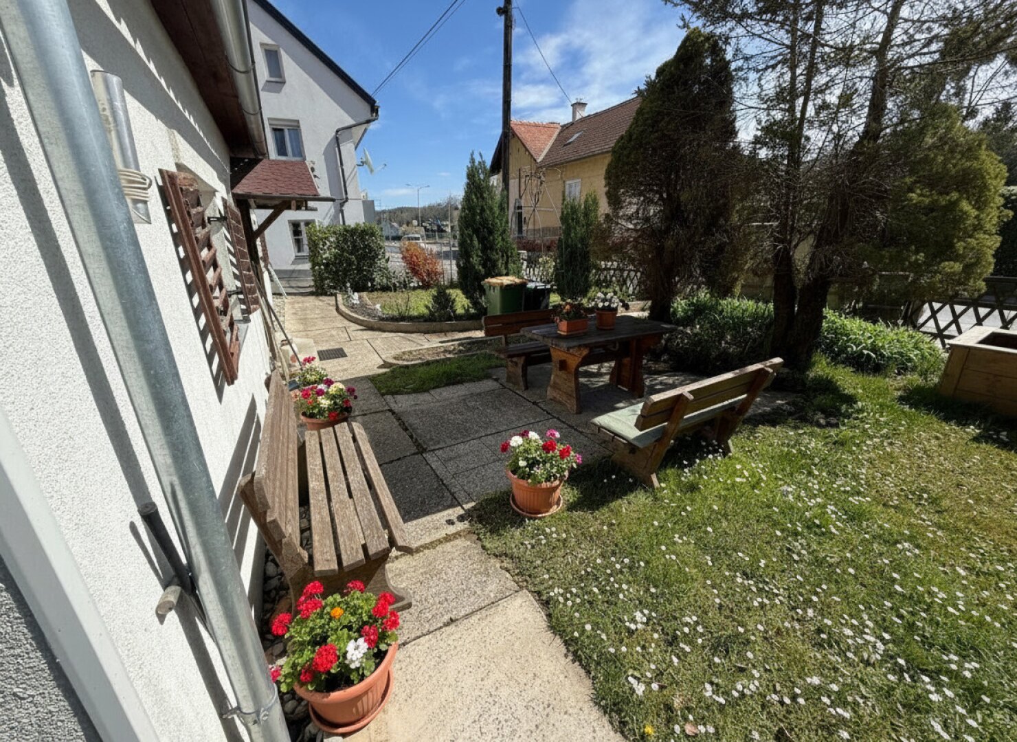 Kleines Häuschen mit schönem Grundstück - Stadtgrenze