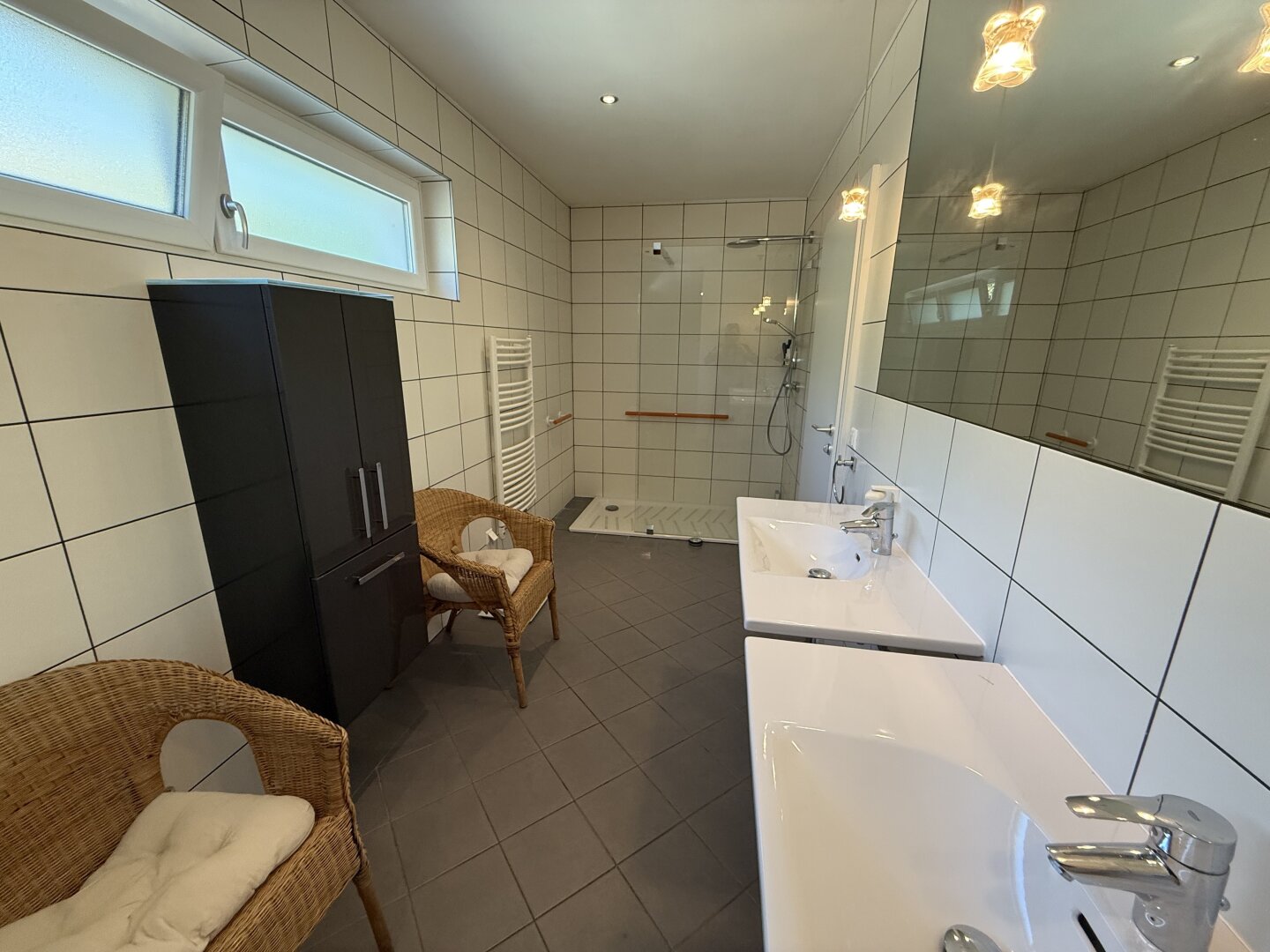 Moderne Eleganz trifft Naturidylle – energieeffizientes Einfamilienhaus mit großzügiger Terrasse in der Hinterbrühl