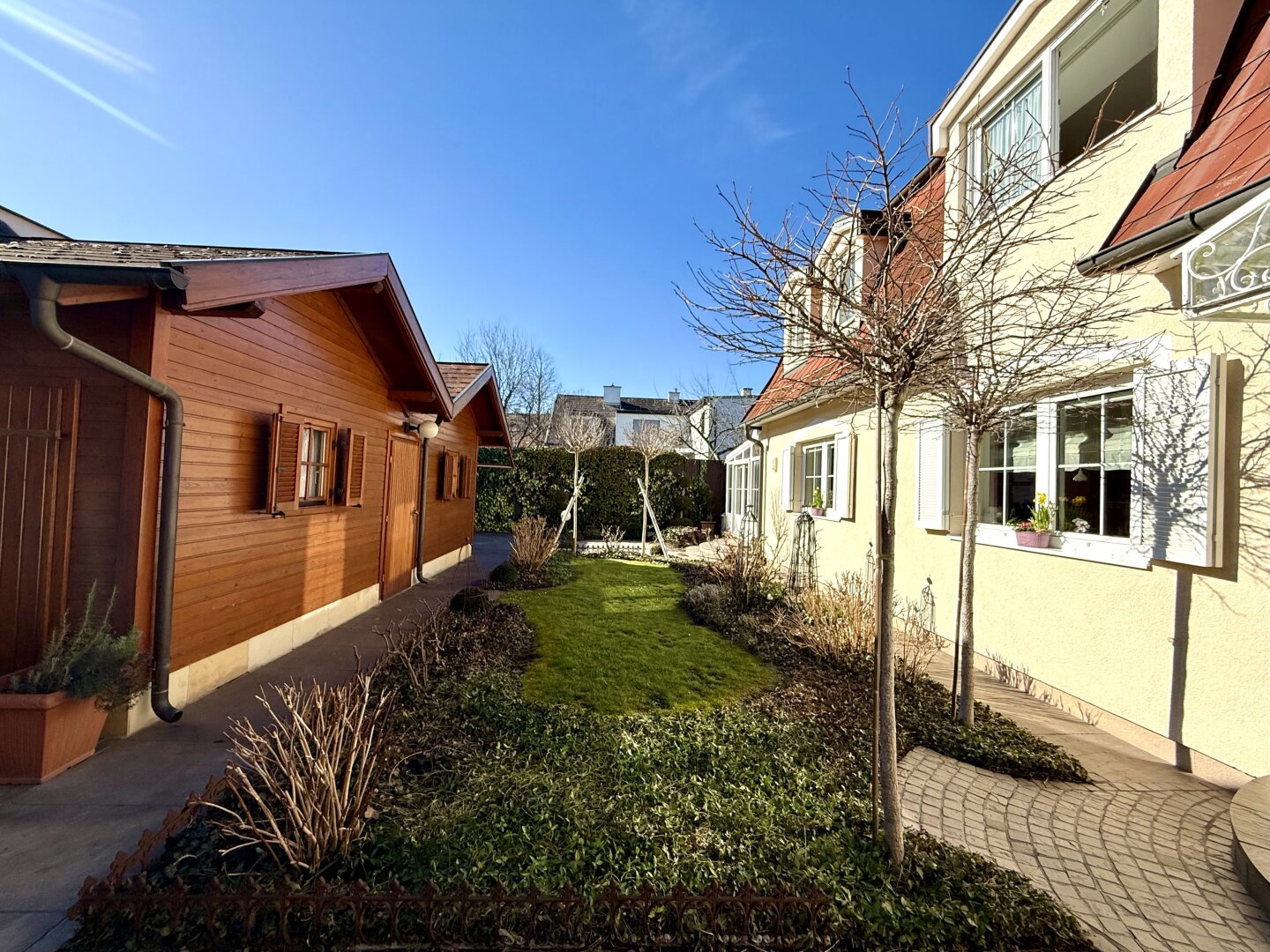Der Sommer kommt bestimmt! Landhausstil mit 2 Wohneinheiten - lichtdurchflutet!