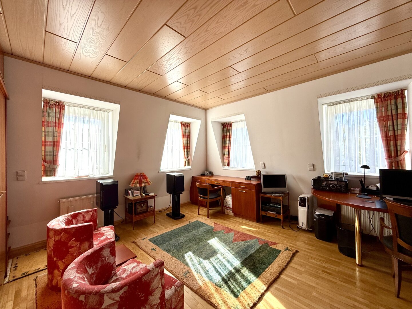 Der Sommer kommt bestimmt! Landhausstil mit 2 Wohneinheiten - lichtdurchflutet!