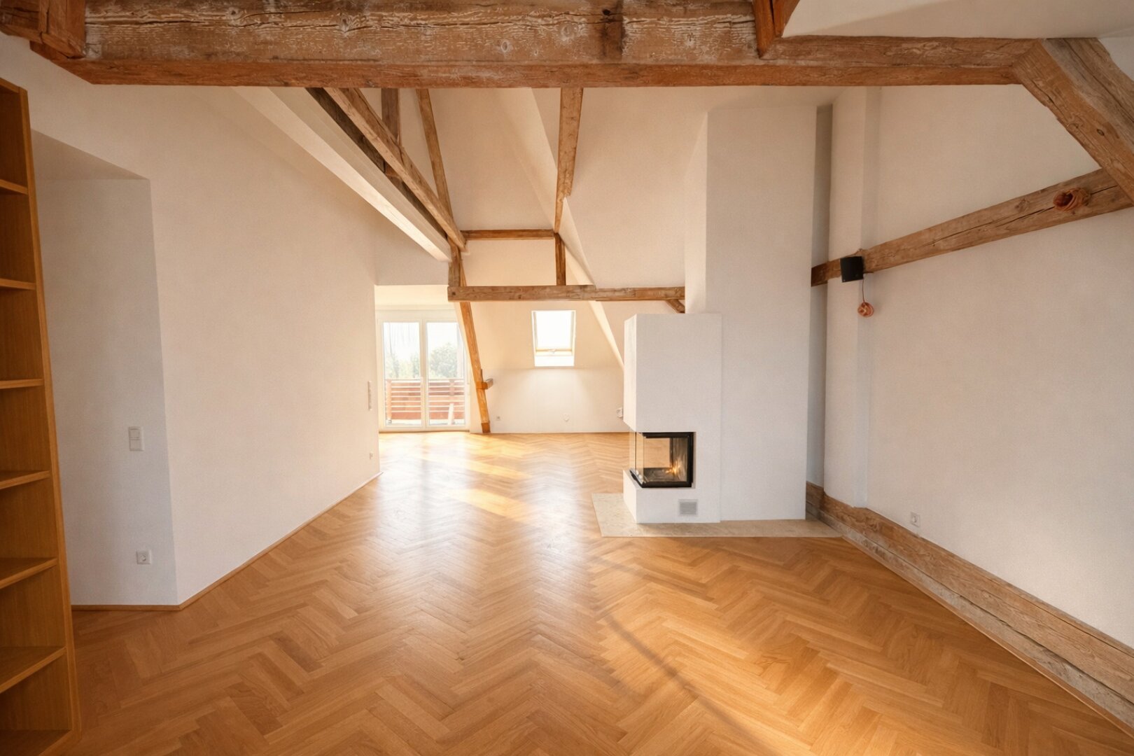 Traumhafte Dachgeschoßwohnung mit Galerie, Terrassen und Blick zum Anninger - Lift optional möglich