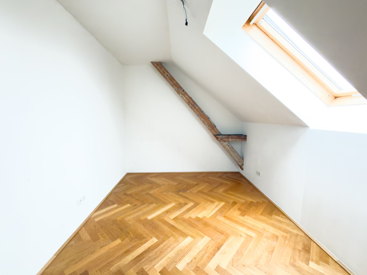 Traumhafte Dachgeschoßwohnung mit Galerie, Terrassen und Blick zum Anninger - Lift optional möglich