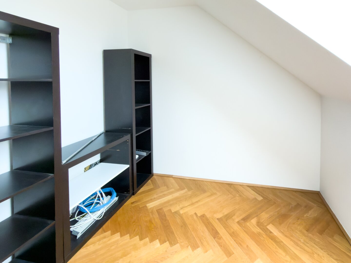 Traumhafte Dachgeschoßwohnung mit Galerie, Terrassen und Blick zum Anninger - Lift optional möglich