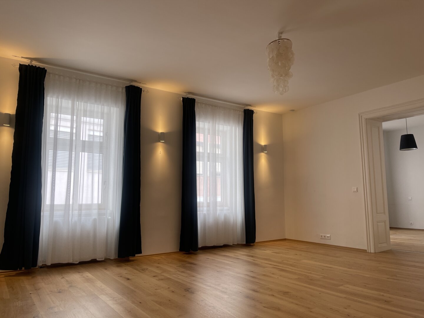 Gepflegtes, kleines Zinshaus in der Nähe des Schloßes mit charmantem Gewölbekeller und schönen Terrassen!