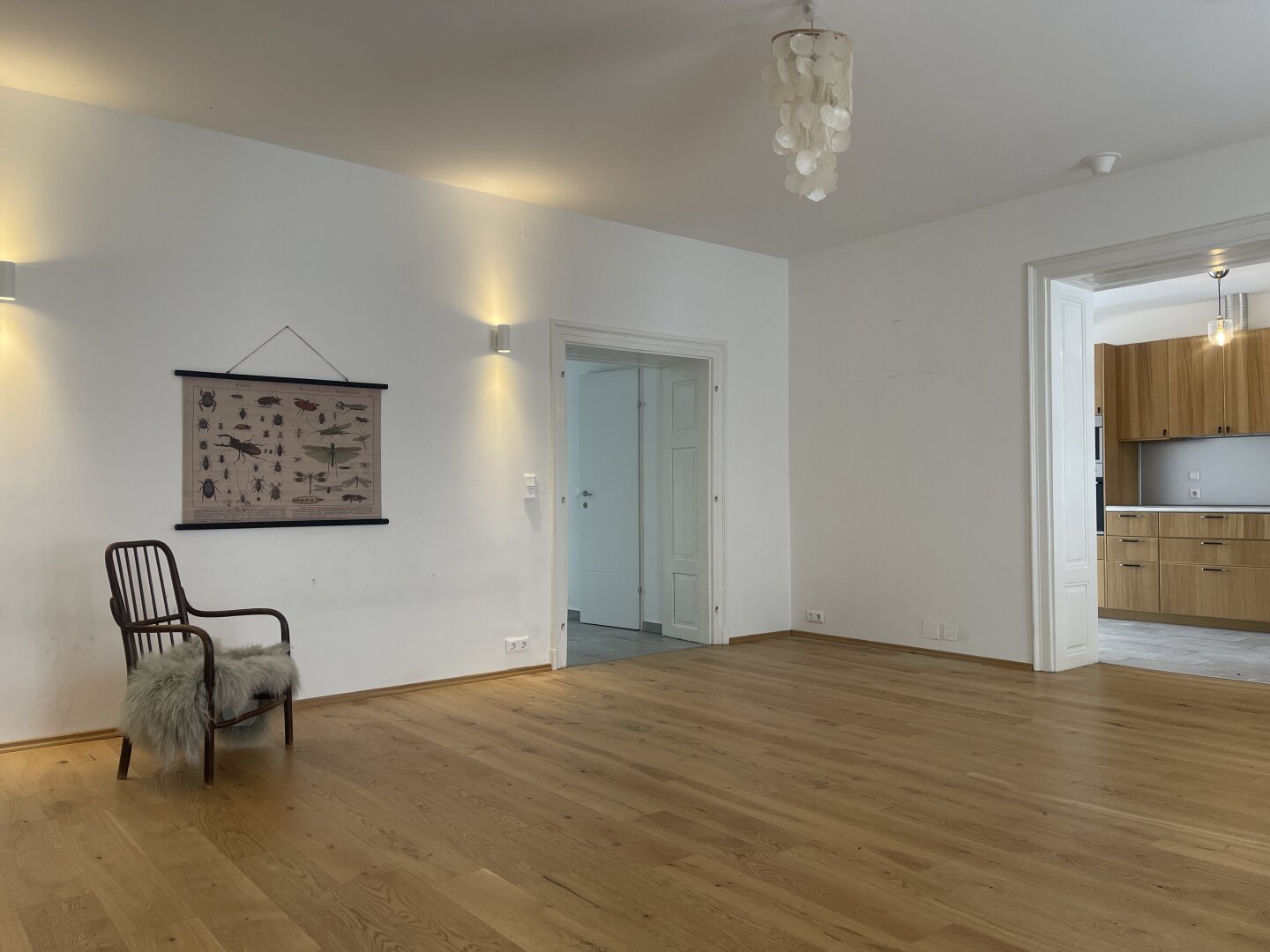 Gepflegtes, kleines Zinshaus in der Nähe des Schloßes mit charmantem Gewölbekeller und schönen Terrassen!