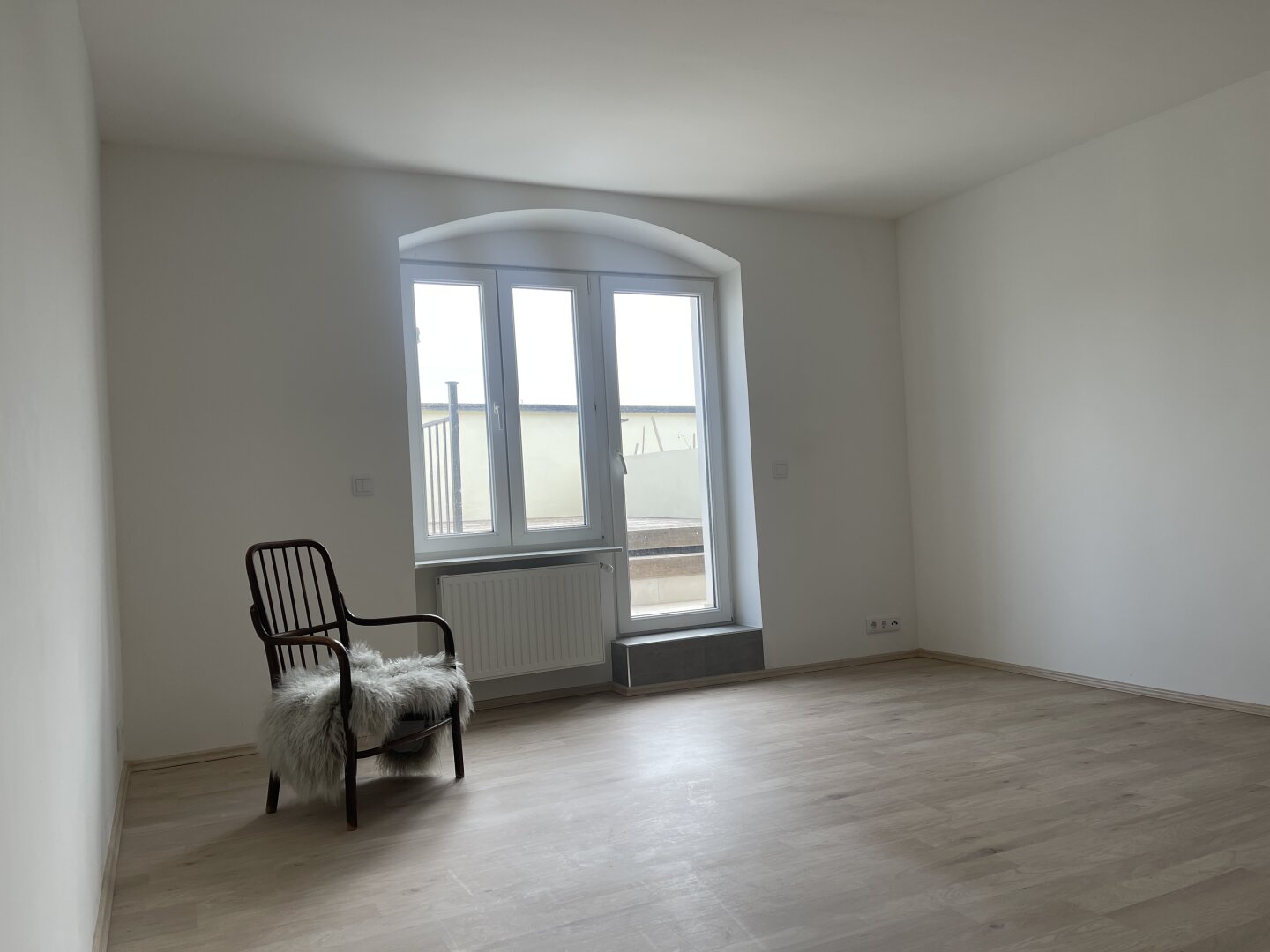 Gepflegtes, kleines Zinshaus in der Nähe des Schloßes mit charmantem Gewölbekeller und schönen Terrassen!