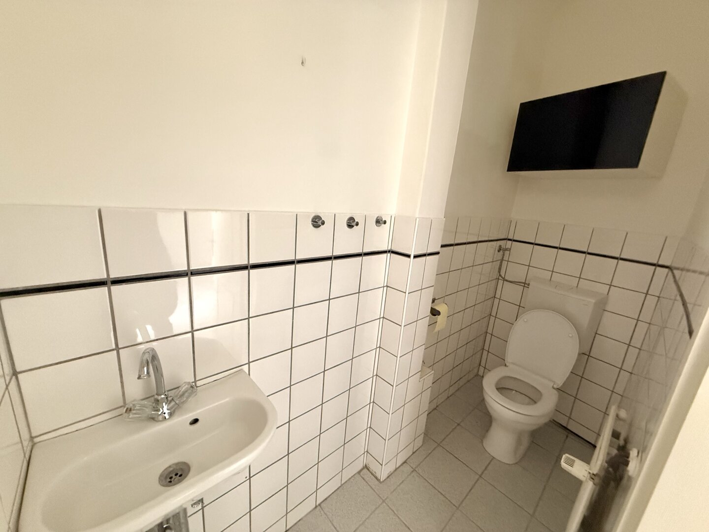 Attraktives Zinshaus mit Gewerbefläche und Wohnmöglichkeit in bester Lage!