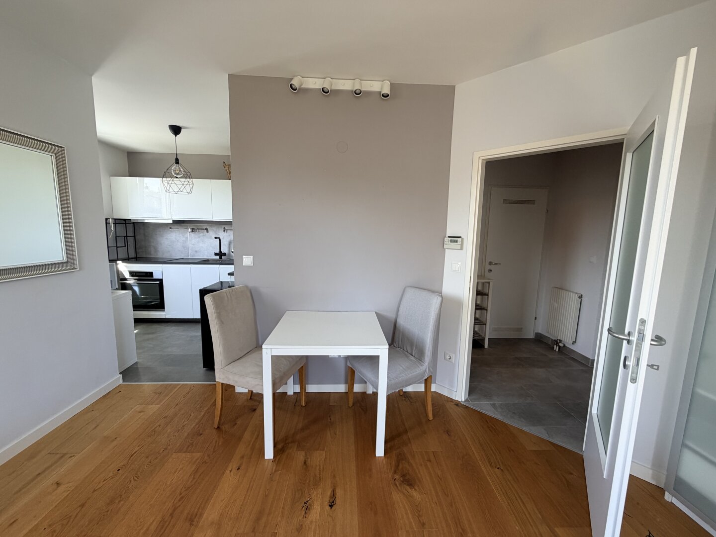 Hochwertig renovierte 1-Zimmer-Wohnung bei der Trabrennbahn in Baden