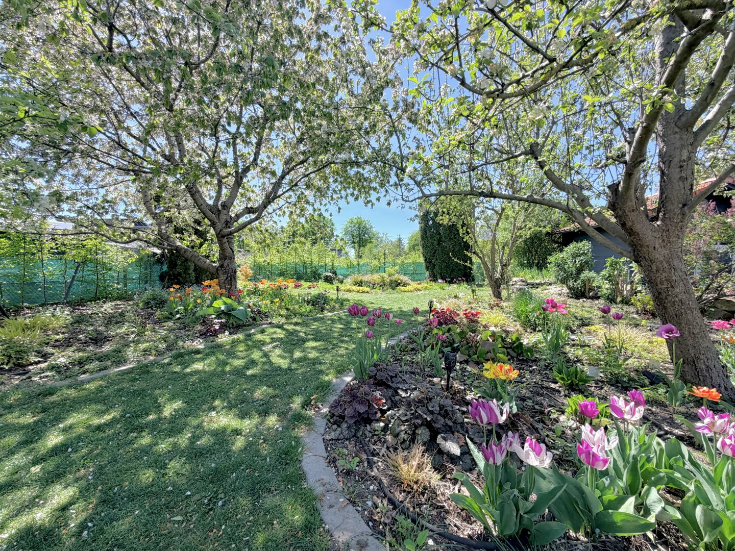 Repräsentatives Anwesen mit parkähnlichem Garten und Pool in Baden