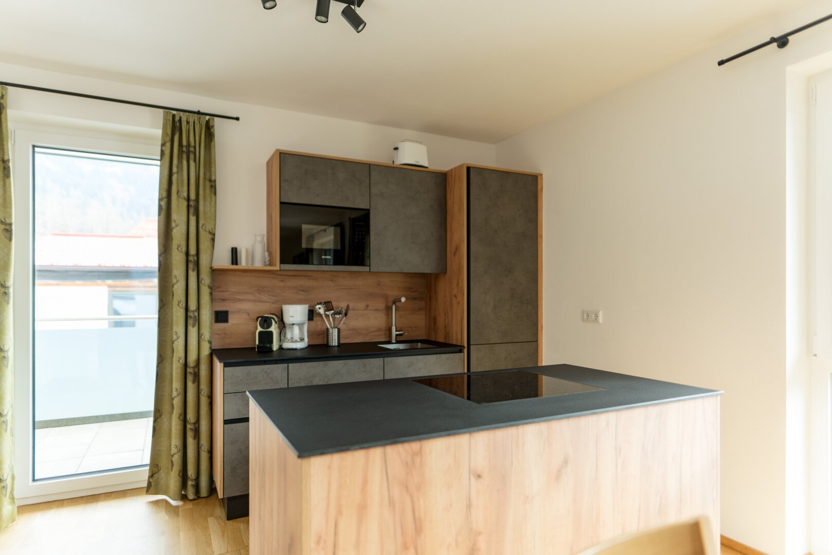 Apartment "Dachstein" - Moderne Ferienwohnung mit Balkon, Sauna & Carport in Schladming – Erstbezug!