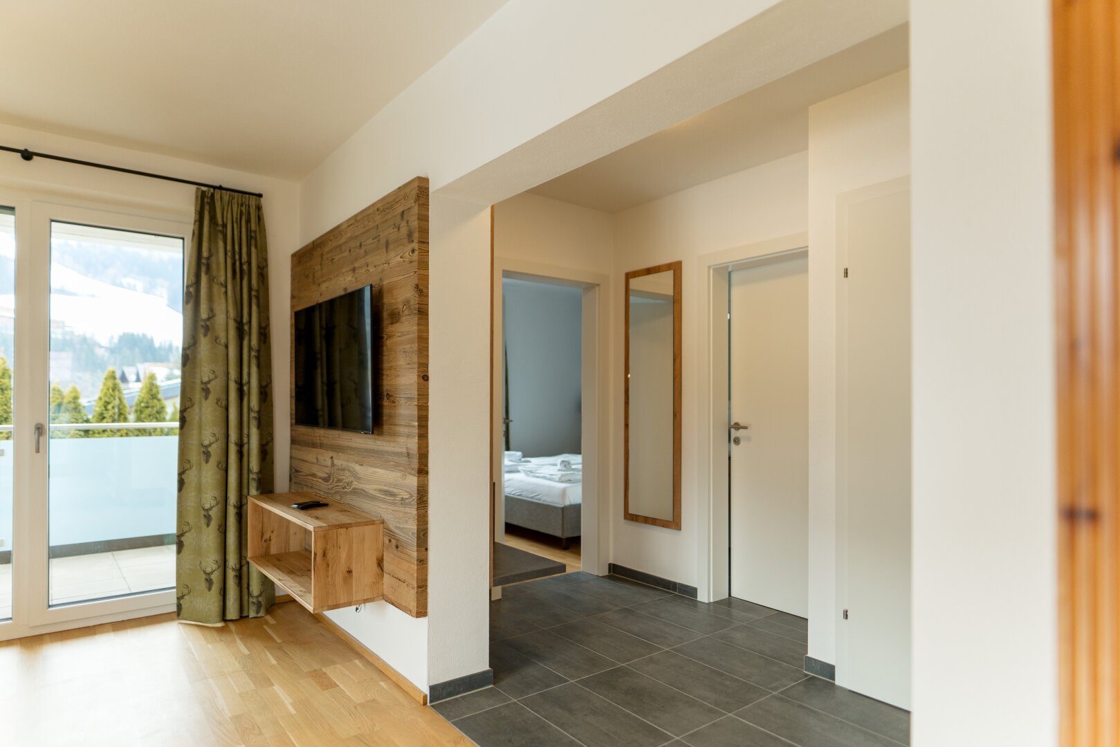 Apartment "Dachstein" - Moderne Ferienwohnung mit Balkon, Sauna & Carport in Schladming – Erstbezug!