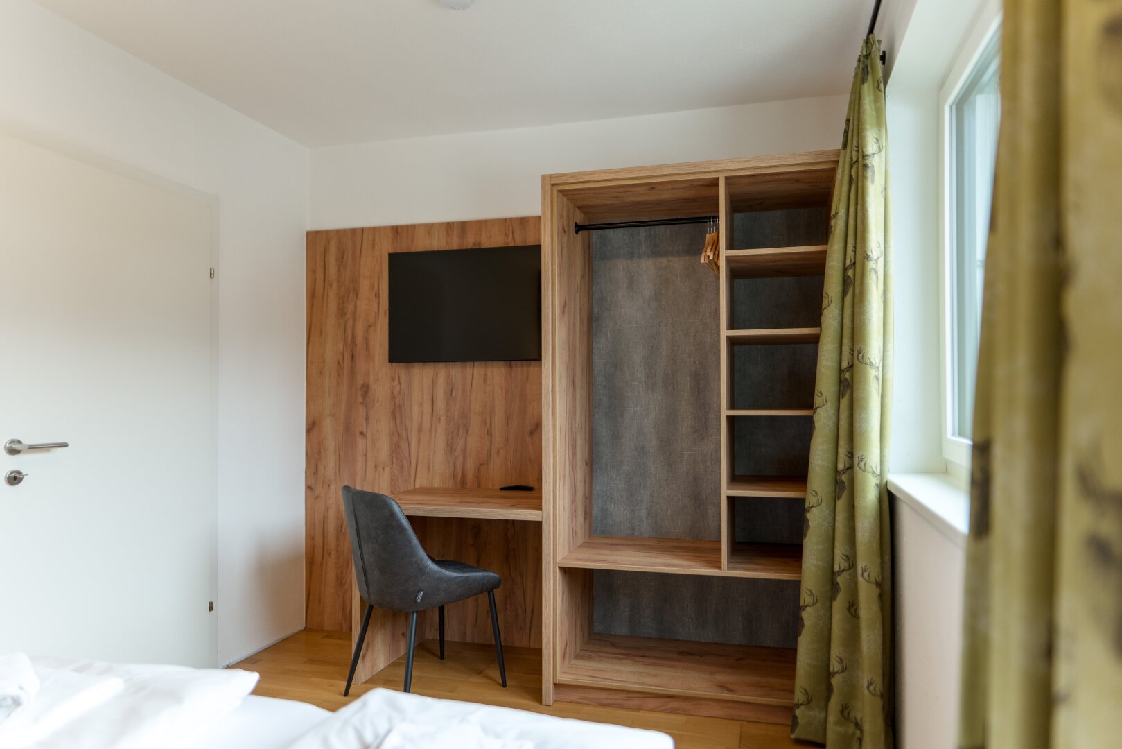 Apartment "Dachstein" - Moderne Ferienwohnung mit Balkon, Sauna & Carport in Schladming – Erstbezug!