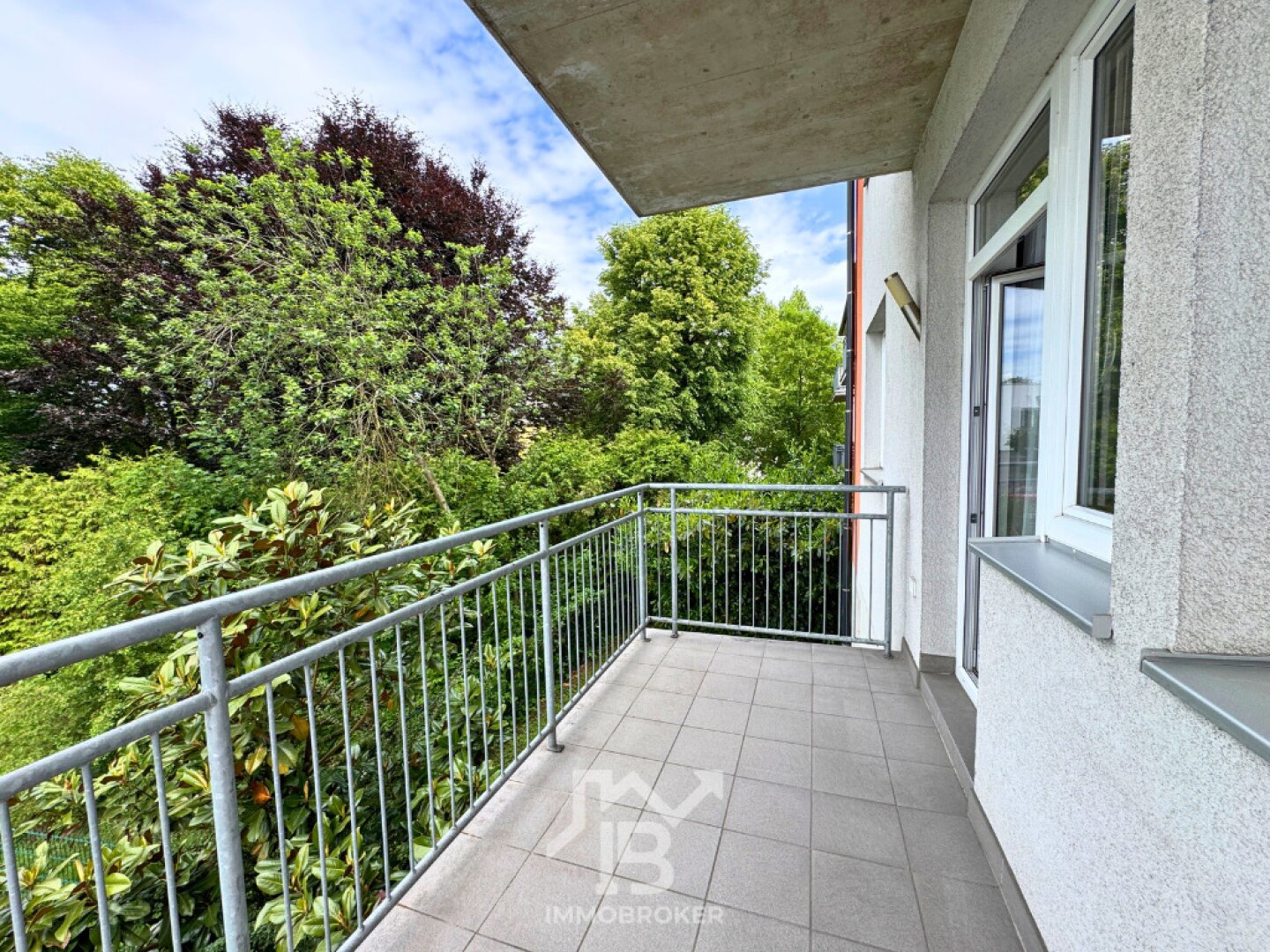 Großzügige 2-Zimmer Wohnung mit Balkon in ausgezeichneter Lage
