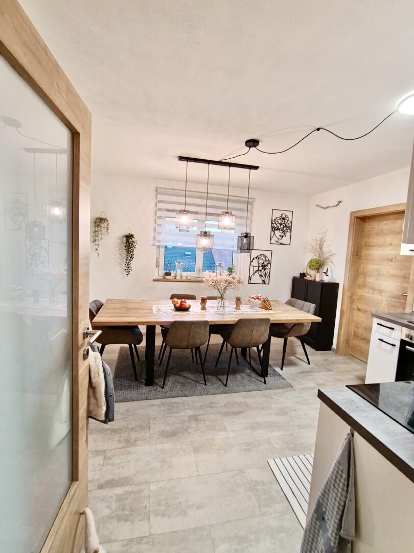 Generalsaniertes Zweifamilienhaus am Stadtrand von Wels!