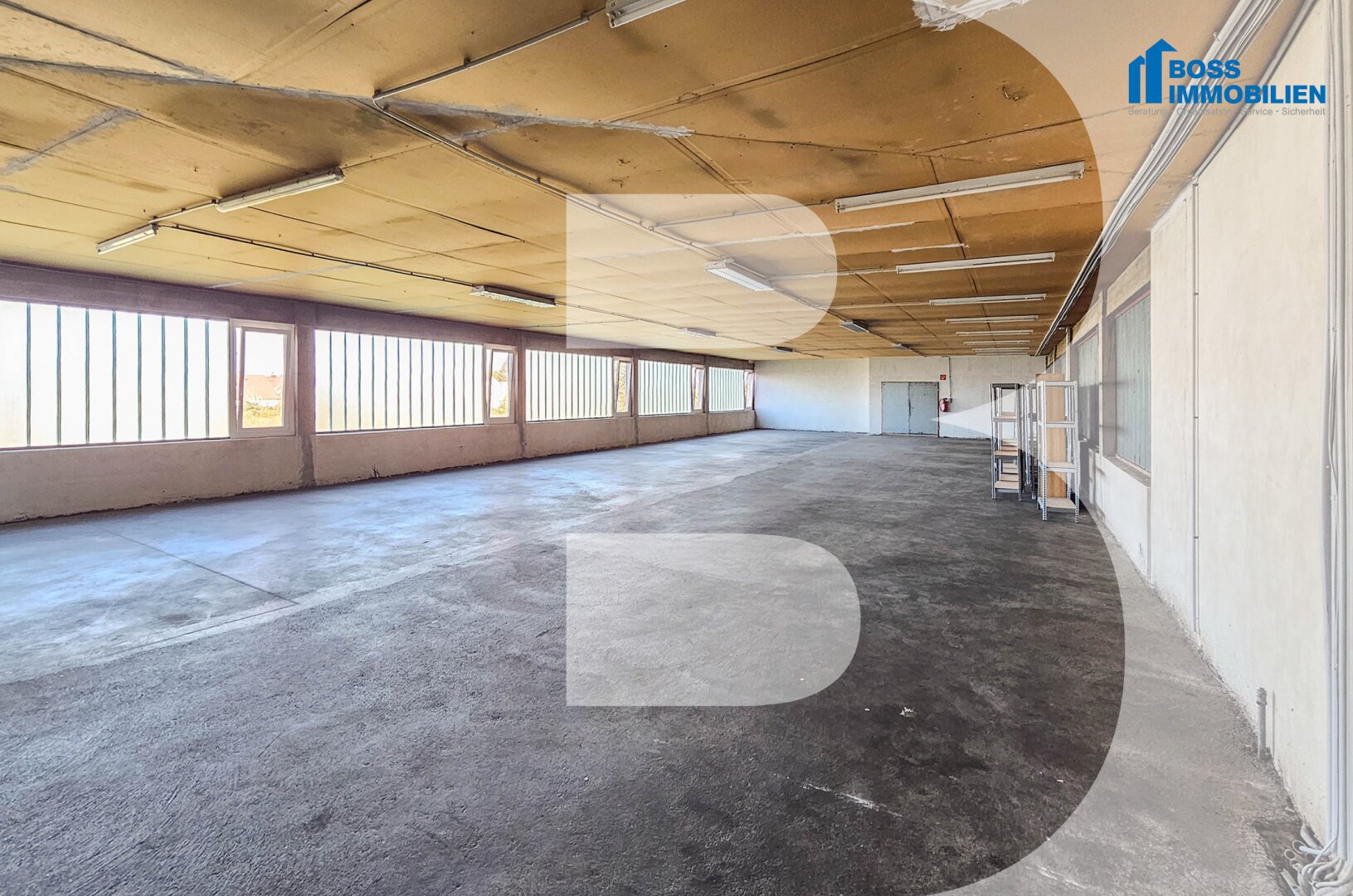 große Lagerfläche - 330 m² Nutzfläche