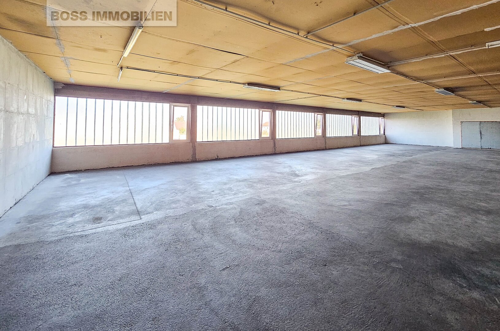 große Lagerfläche - 330 m² Nutzfläche