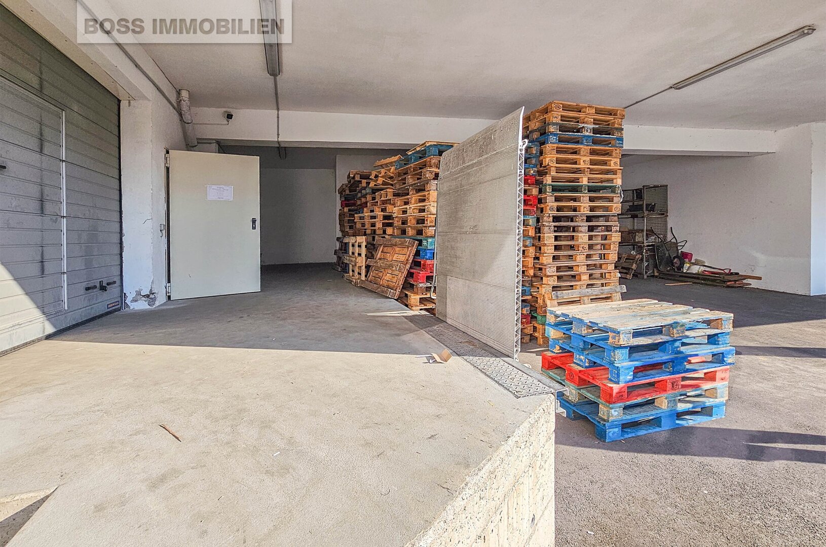 große Lagerfläche - 330 m² Nutzfläche