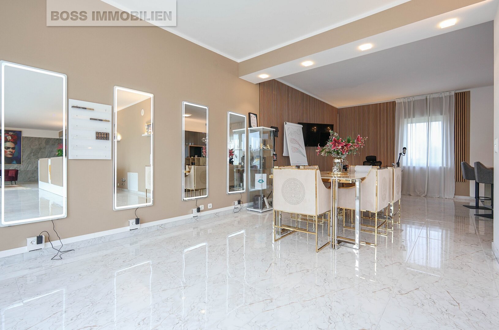 Hochwertiges Geschäftslokal inkl. 6 Parkplätzen in Traun