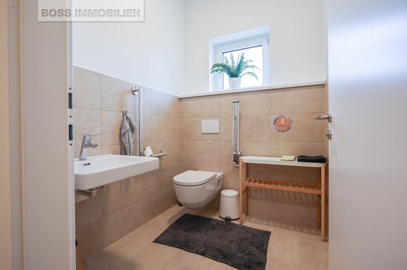 Hochwertiges Geschäftslokal inkl. 6 Parkplätzen in Traun