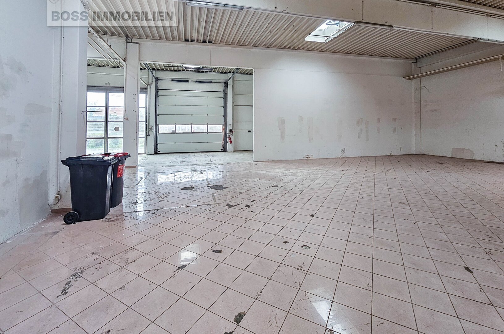 Großzügige Gewerbefläche mit 972 m² in stark frequentierter Lage an der B1