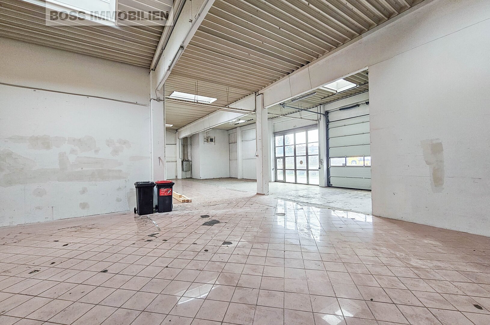 Großzügige Gewerbefläche mit 972 m² in stark frequentierter Lage an der B1